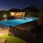 Troyes Piscine Chauffee Sans Vis A Vis Et Jacuzzi Massant 빌라 Saint-André-les-Vergers