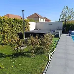 Troyes Piscine Chauffee Sans Vis A Vis Et Jacuzzi Massant Saint-André-les-Vergers