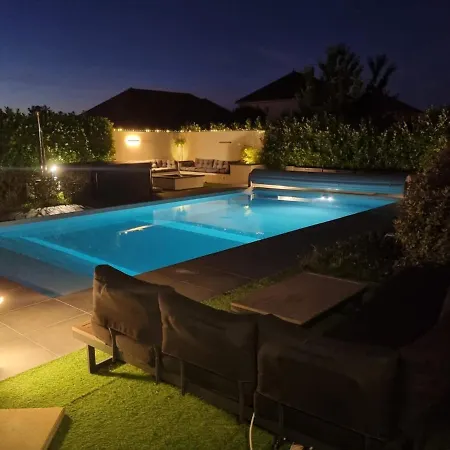 Troyes Piscine Chauffee Sans Vis A Vis Et Jacuzzi Massant Villa Saint-André-les-Vergers