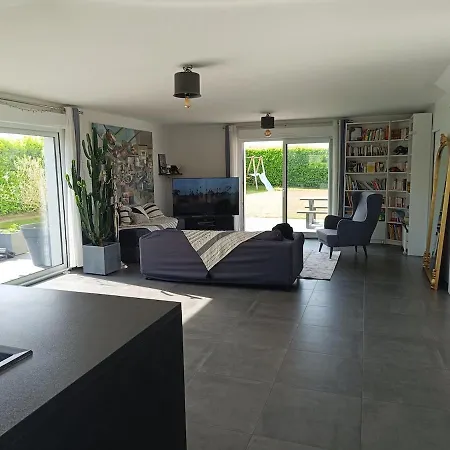 Troyes Piscine Chauffee Sans Vis A Vis Et Jacuzzi Massant *