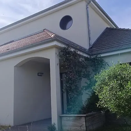 Troyes Piscine Chauffee Sans Vis A Vis Et Jacuzzi Massant