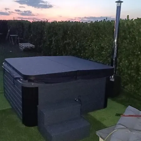 Villa Troyes Piscine Chauffee Sans Vis A Vis Et Jacuzzi Massant