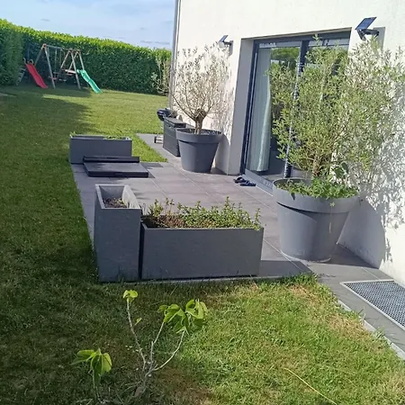 Troyes Piscine Chauffee Sans Vis A Vis Et Jacuzzi Massant * Saint-André-les-Vergers