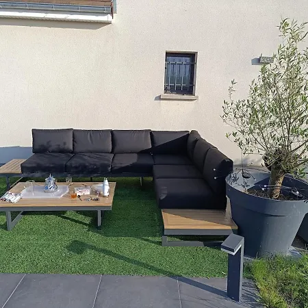Troyes Piscine Chauffee Sans Vis A Vis Et Jacuzzi Massant Villa