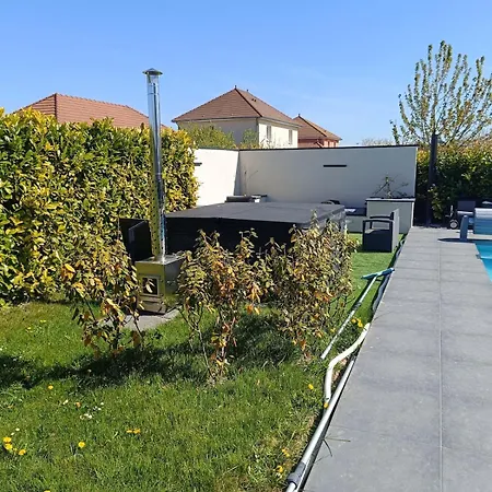 Troyes Piscine Chauffee Sans Vis A Vis Et Jacuzzi Massant Saint-André-les-Vergers
