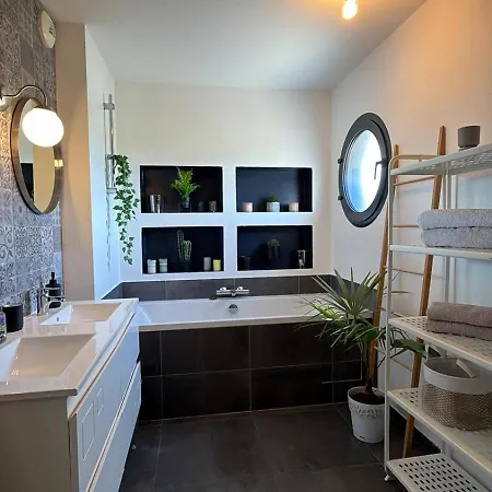 Villa Troyes Piscine Chauffee Sans Vis A Vis Et Jacuzzi Massant