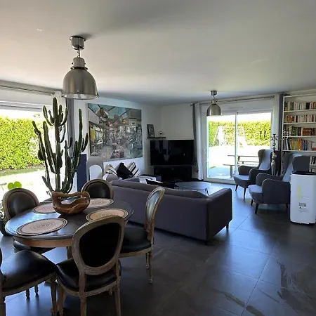 Villa Troyes Piscine Chauffee Sans Vis A Vis Et Jacuzzi Massant