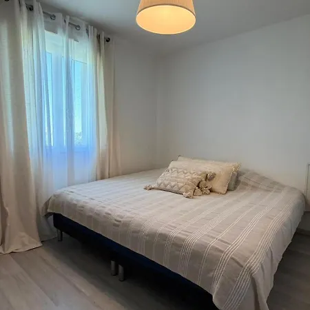 Villa Troyes Piscine Chauffee Sans Vis A Vis Et Jacuzzi Massant *