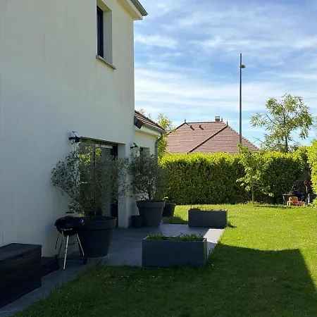 Villa Troyes Piscine Chauffee Sans Vis A Vis Et Jacuzzi Massant