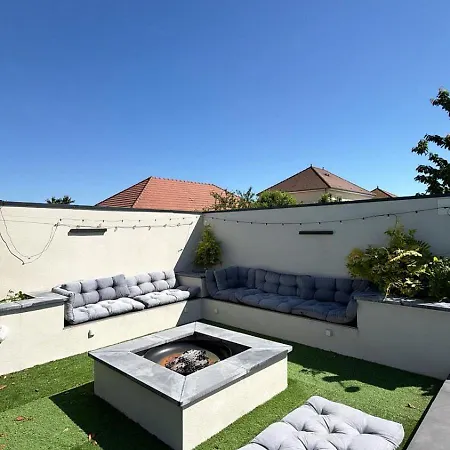 Troyes Piscine Chauffee Sans Vis A Vis Et Jacuzzi Massant Villa