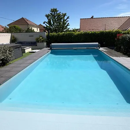 Troyes Piscine Chauffee Sans Vis A Vis Et Jacuzzi Massant Villa