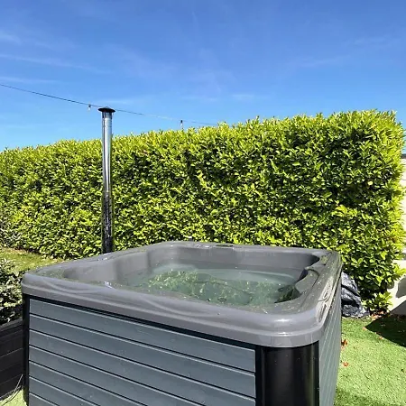 Villa Troyes Piscine Chauffee Sans Vis A Vis Et Jacuzzi Massant