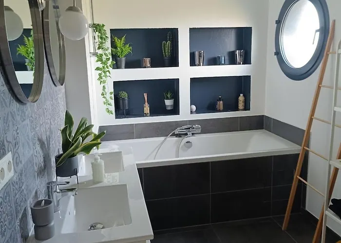 Troyes Piscine Chauffee Sans Vis A Vis Et Jacuzzi Massant Saint-André-les-Vergers