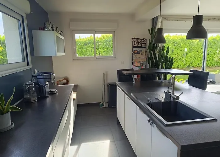 Troyes Piscine Chauffee Sans Vis A Vis Et Jacuzzi Massant Saint-André-les-Vergers