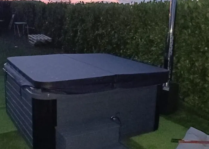 Villa Troyes Piscine Chauffee Sans Vis A Vis Et Jacuzzi Massant