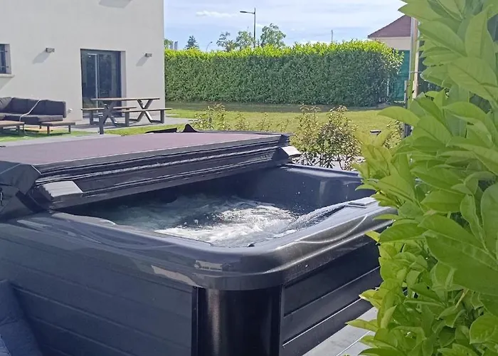 Villa Troyes Piscine Chauffee Sans Vis A Vis Et Jacuzzi Massant Saint-André-les-Vergers
