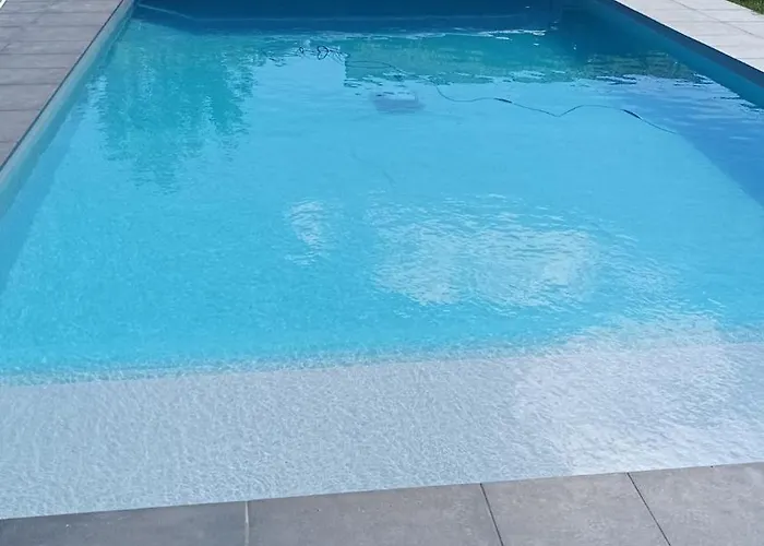 Troyes Piscine Chauffee Sans Vis A Vis Et Jacuzzi Massant Villa Saint-André-les-Vergers