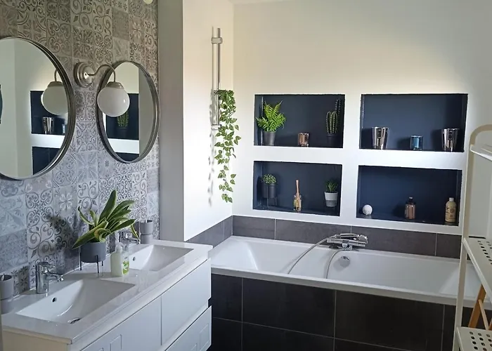 Villa Troyes Piscine Chauffee Sans Vis A Vis Et Jacuzzi Massant