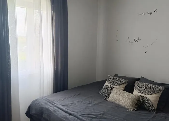 Villa Troyes Piscine Chauffee Sans Vis A Vis Et Jacuzzi Massant *