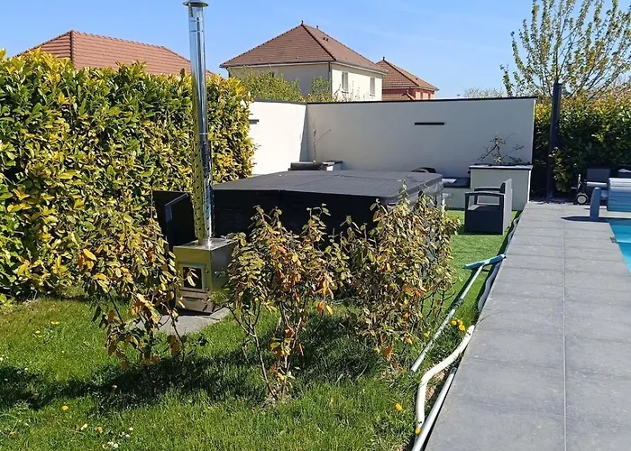 Troyes Piscine Chauffee Sans Vis A Vis Et Jacuzzi Massant Saint-André-les-Vergers